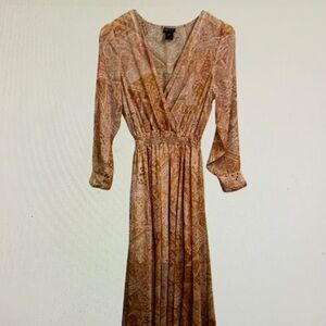 Chic Paisley Maxi Dress in Tan and Cream